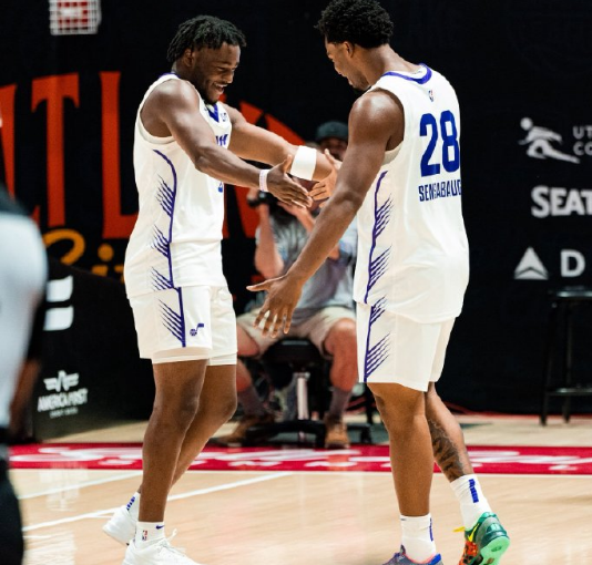 争议!灰熊绝平球踩线遭爵士17分逆转 最拽贝利18+7森萨博37分