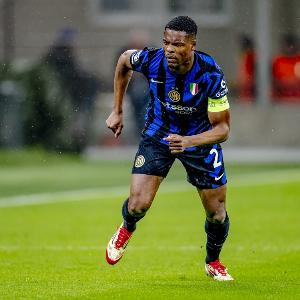 米体:巴萨曼城均有意国米后卫邓弗里斯,球员解约金2500万欧元