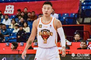 开云官网-攻防俱佳！贺希宁17中8&amp;三分7中3拿到19分 贡献4次抢断