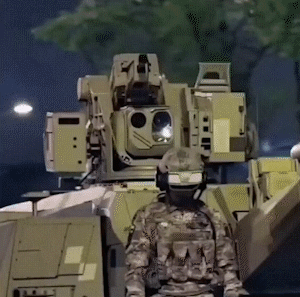 开云官方-装备太强大！在国外大杀四方的歼10，回国阅兵只配拉彩烟！