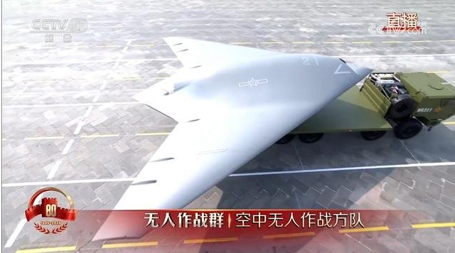 开云官方-装备太强大！在国外大杀四方的歼10，回国阅兵只配拉彩烟！