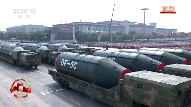 开云官方-装备太强大！在国外大杀四方的歼10，回国阅兵只配拉彩烟！