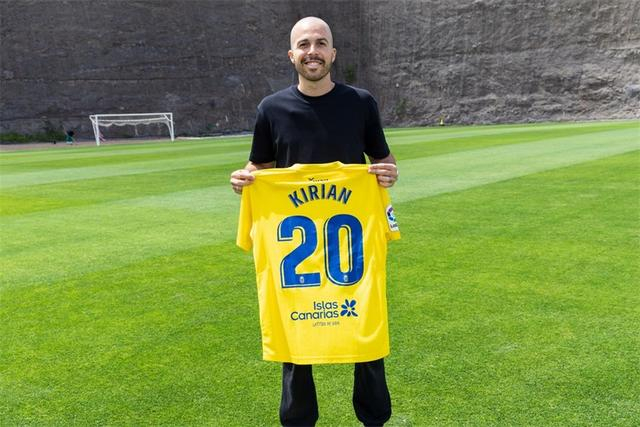 时隔217天！前西甲名将宣布复出：3年2次对抗癌症 全队祝贺