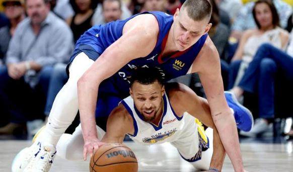 开云平台-犯规失误扎堆+关键战术被识破 勇士仍需平心静气