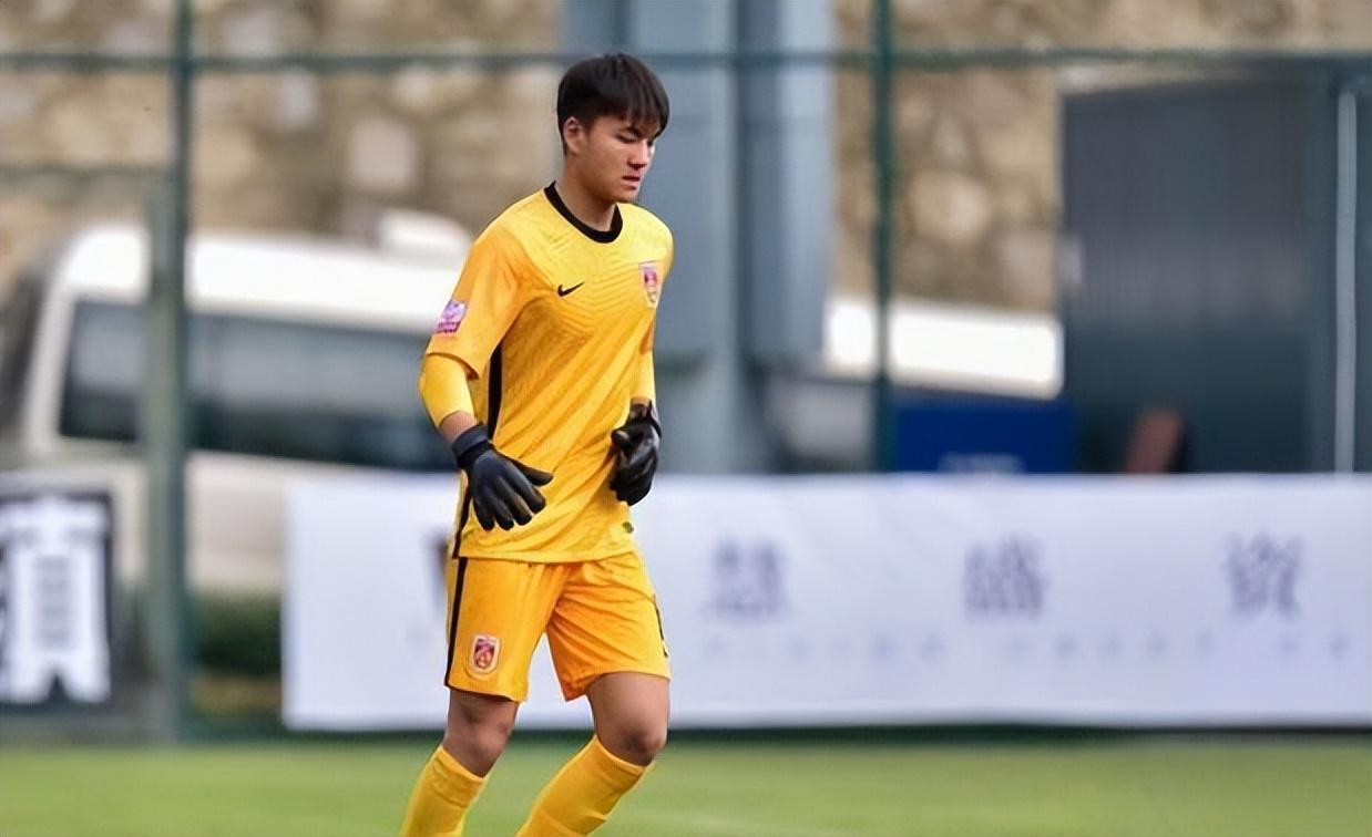 开云平台-意外！青岛西海岸三大新星为何徐彬和杨希已离队，李昊却坚持留队
